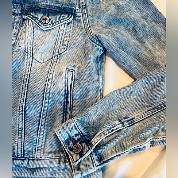 FOREVER 21 Light Blue Jean Jacket. All Cotton. Jeans Jacket - Picture 10 of 15